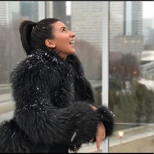 Meet your Posher, Dee